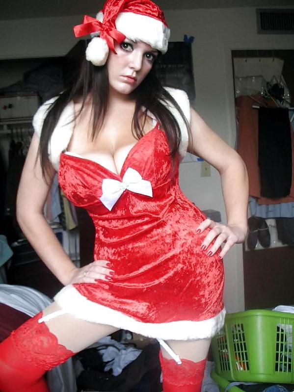 25P Pretty-eyed brunette camwhore