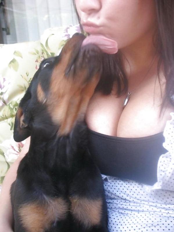 25P Pretty-eyed brunette camwhore