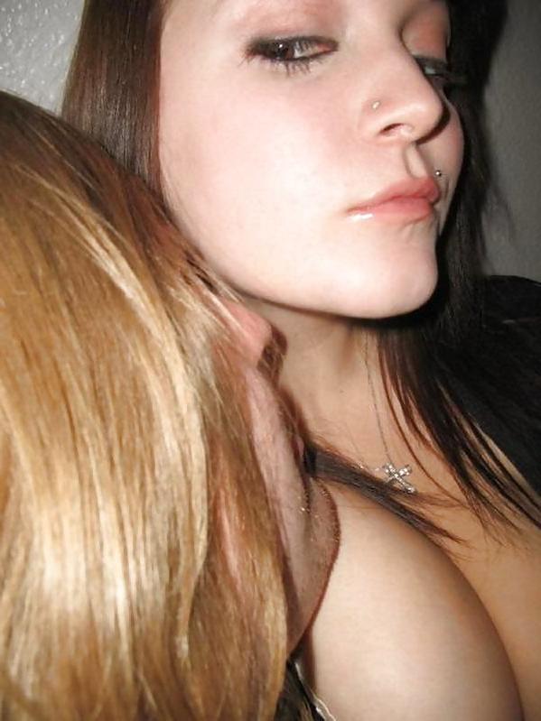 25P Pretty-eyed brunette camwhore