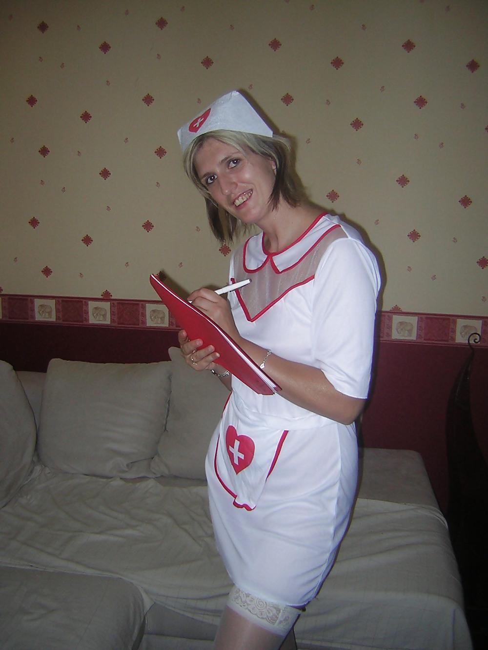 15P French amateur en infirmiere sexy 