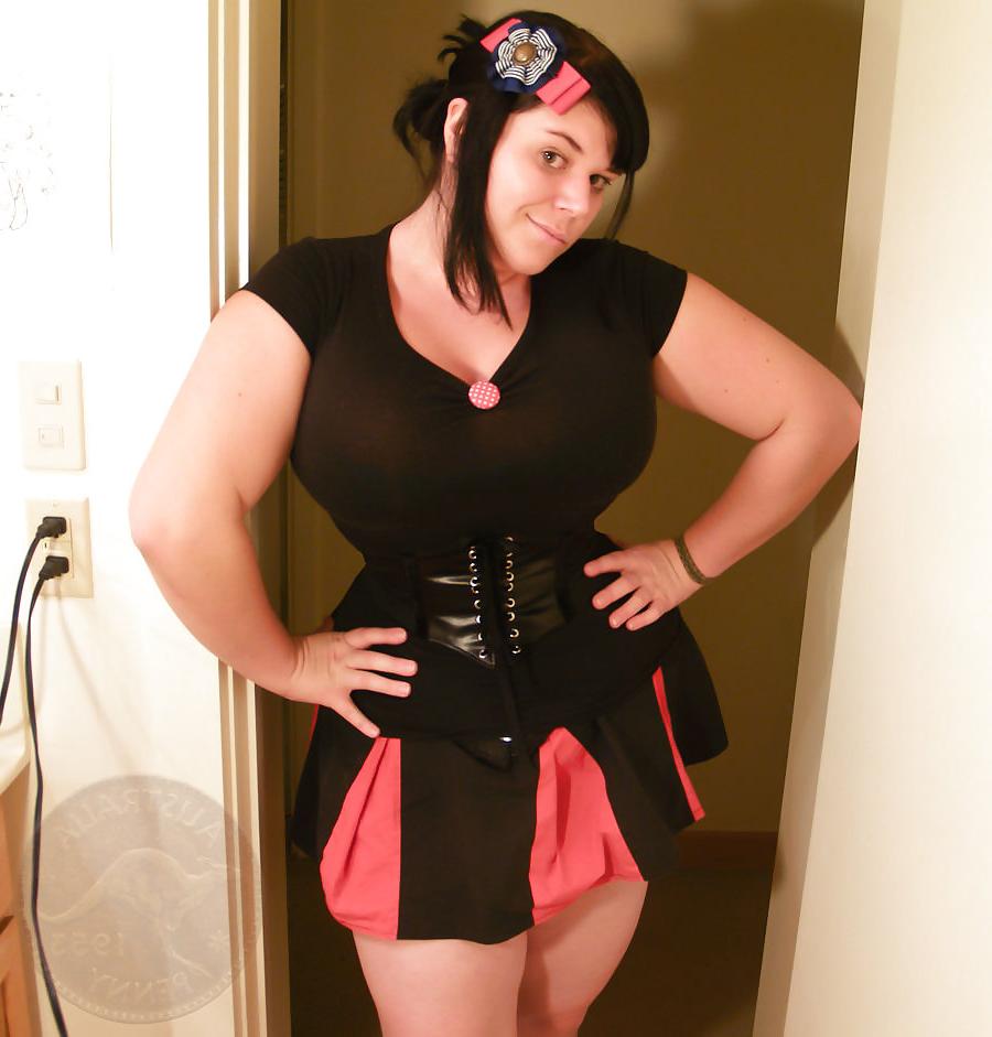 25P Curvy Corsetted Cosplayer 'Underbust'