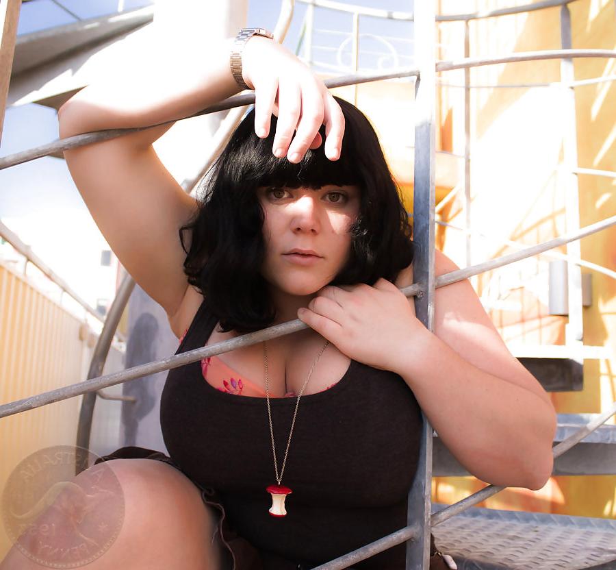 25P Curvy Corsetted Cosplayer 'Underbust'