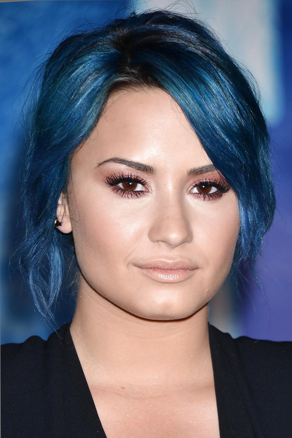 25P Demi Lovato with blue hair and business style