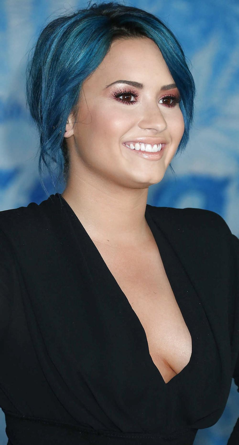 25P Demi Lovato with blue hair and business style