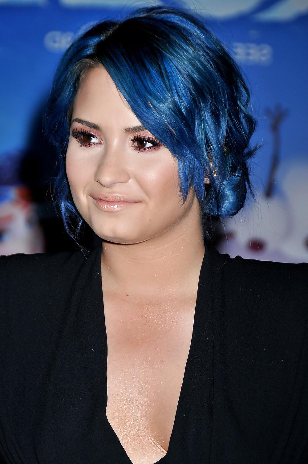 25P Demi Lovato with blue hair and business style