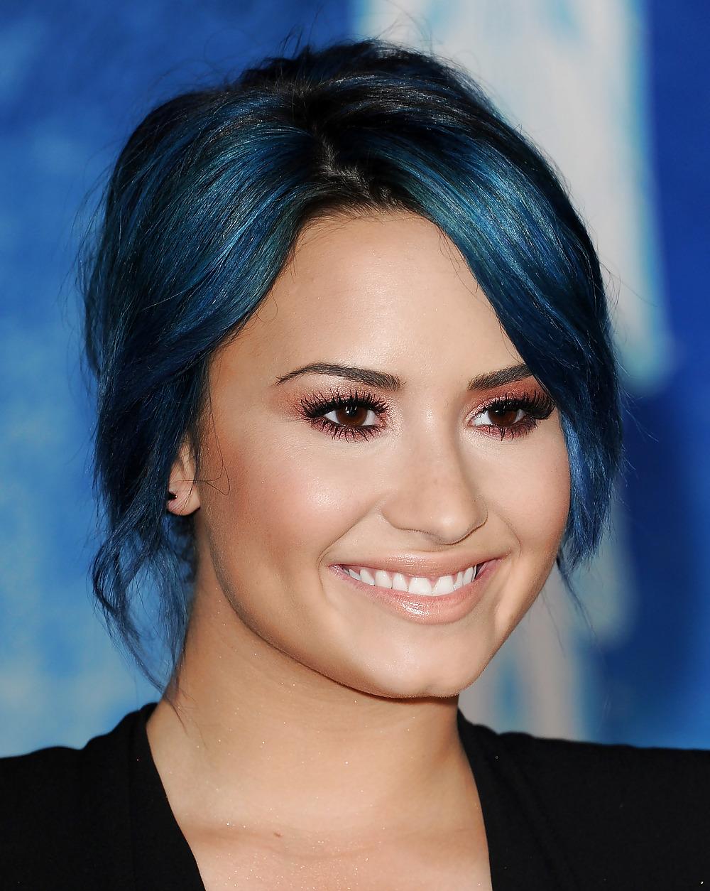 25P Demi Lovato with blue hair and business style