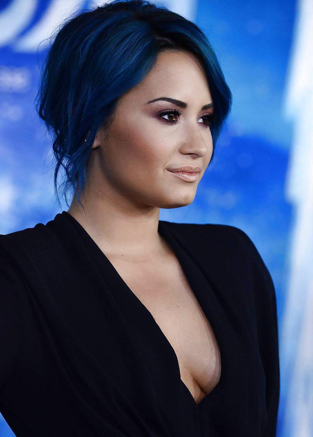 25P Demi Lovato with blue hair and business style
