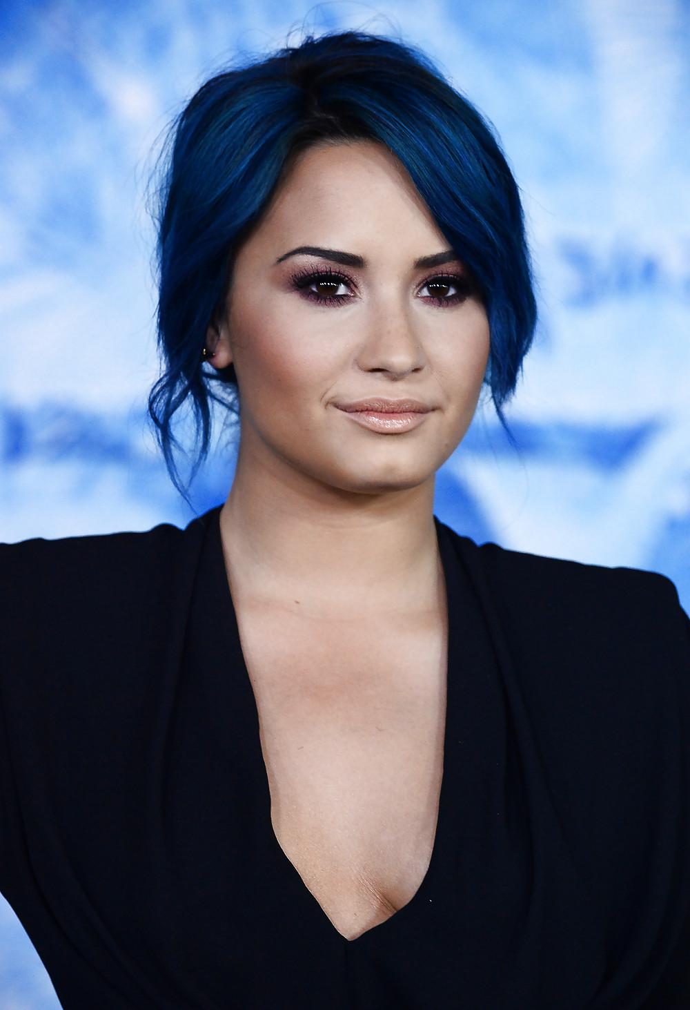 25P Demi Lovato with blue hair and business style