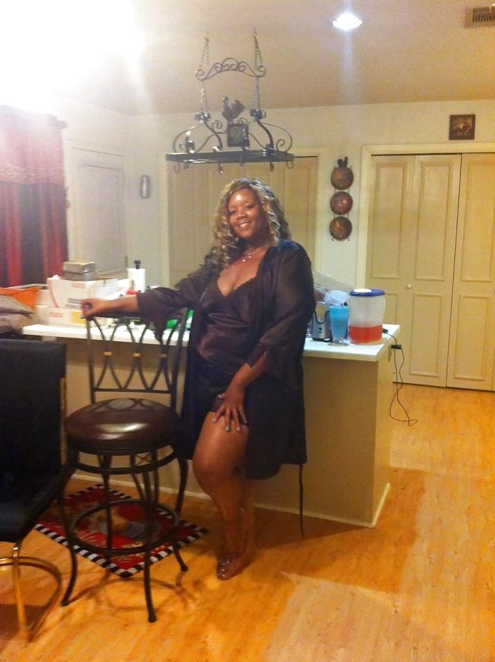 14P Thick Ebony MILF....Yes Indeed!!!!