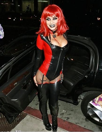 21P Carmen Electra Halloween outfit 2013 