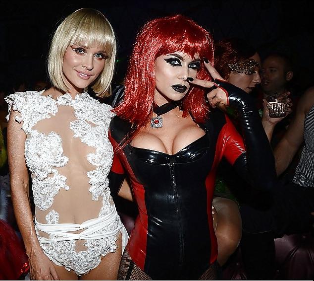 21P Carmen Electra Halloween outfit 2013 