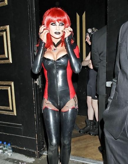 21P Carmen Electra Halloween outfit 2013 