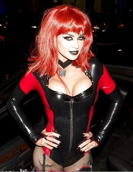 21P Carmen Electra Halloween outfit 2013 