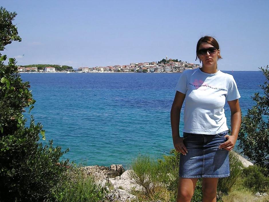 8P Busty milf