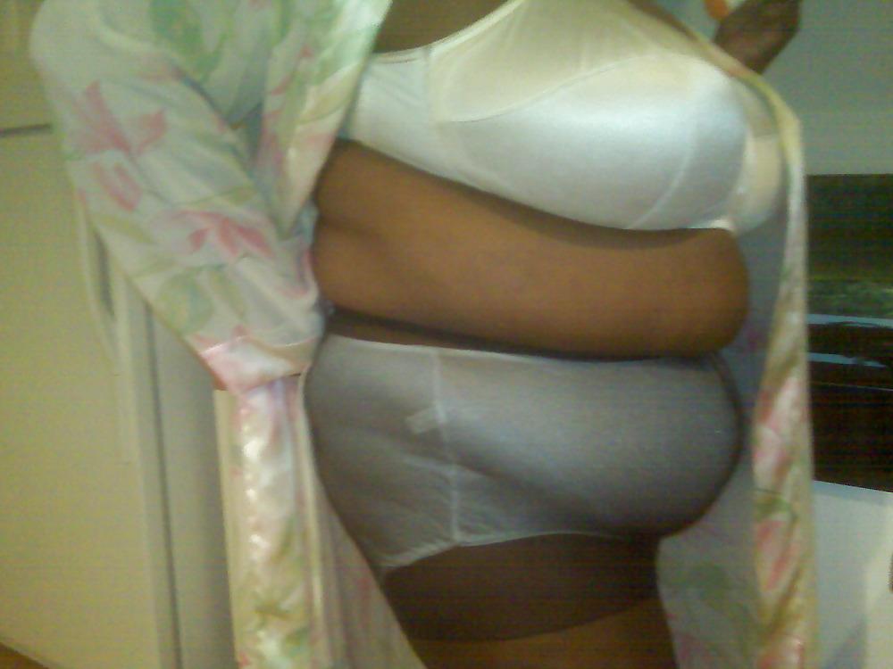 25P Grannys in pantyhose