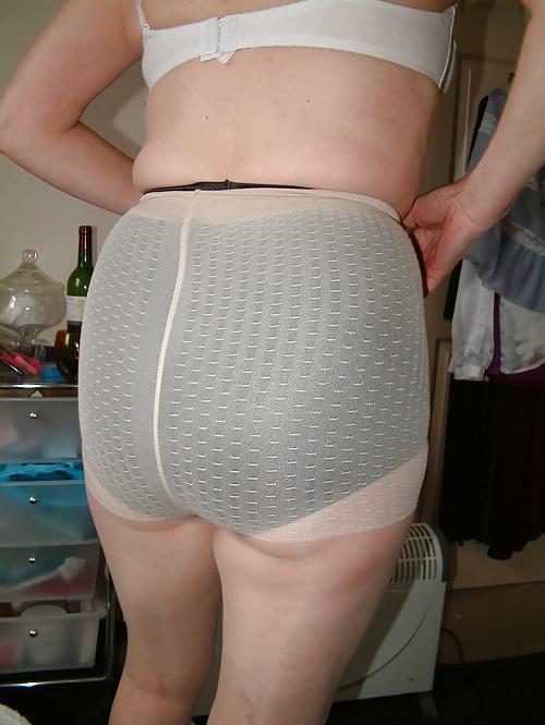 25P Grannys in pantyhose