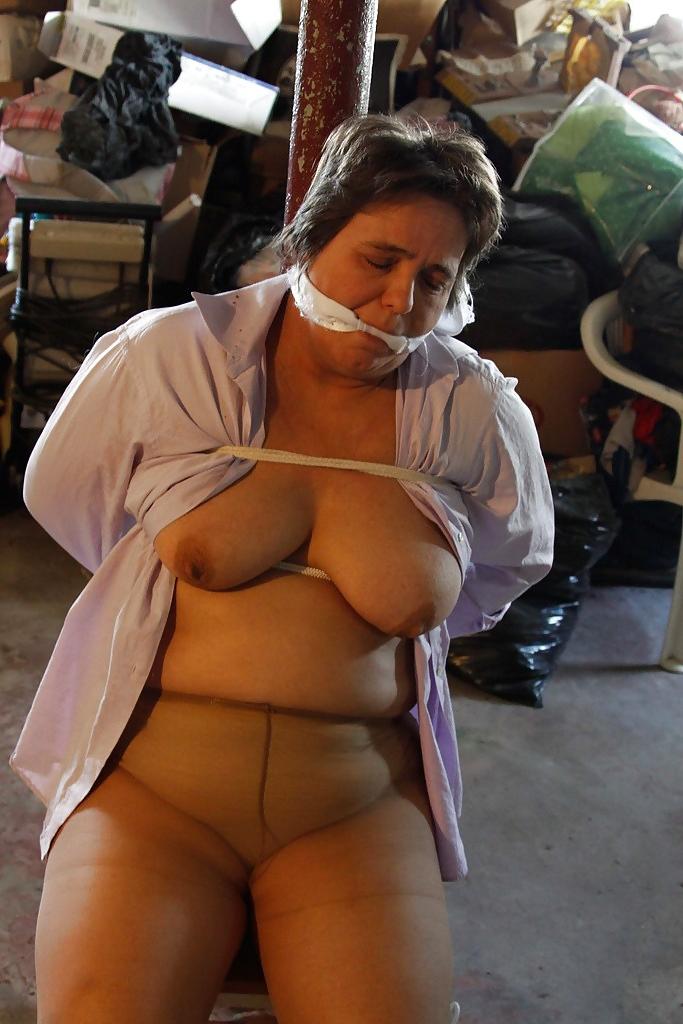 25P Grannys in pantyhose