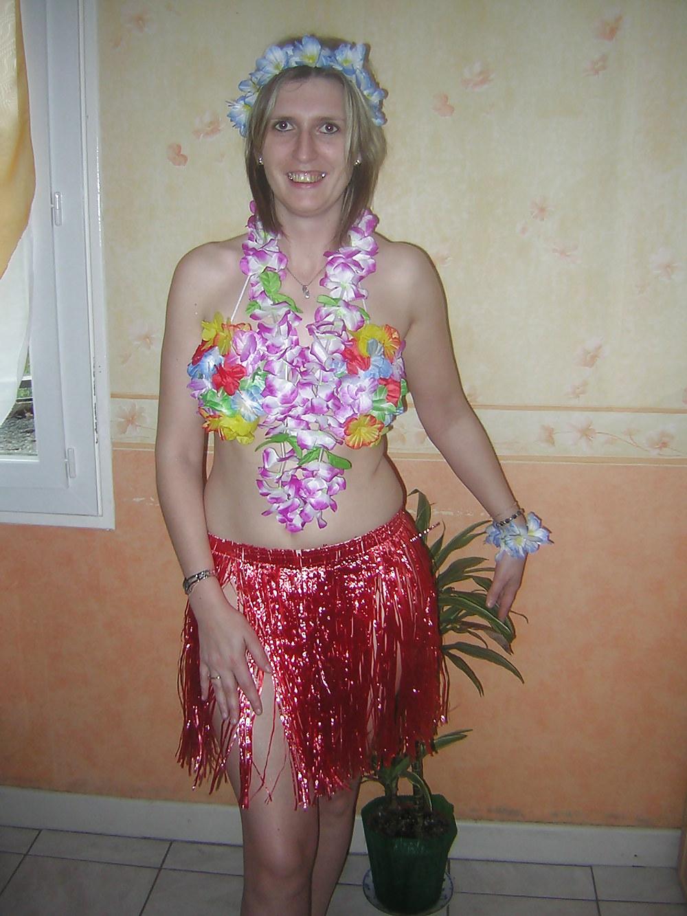 25P French amateur sexy Hawaiian strip