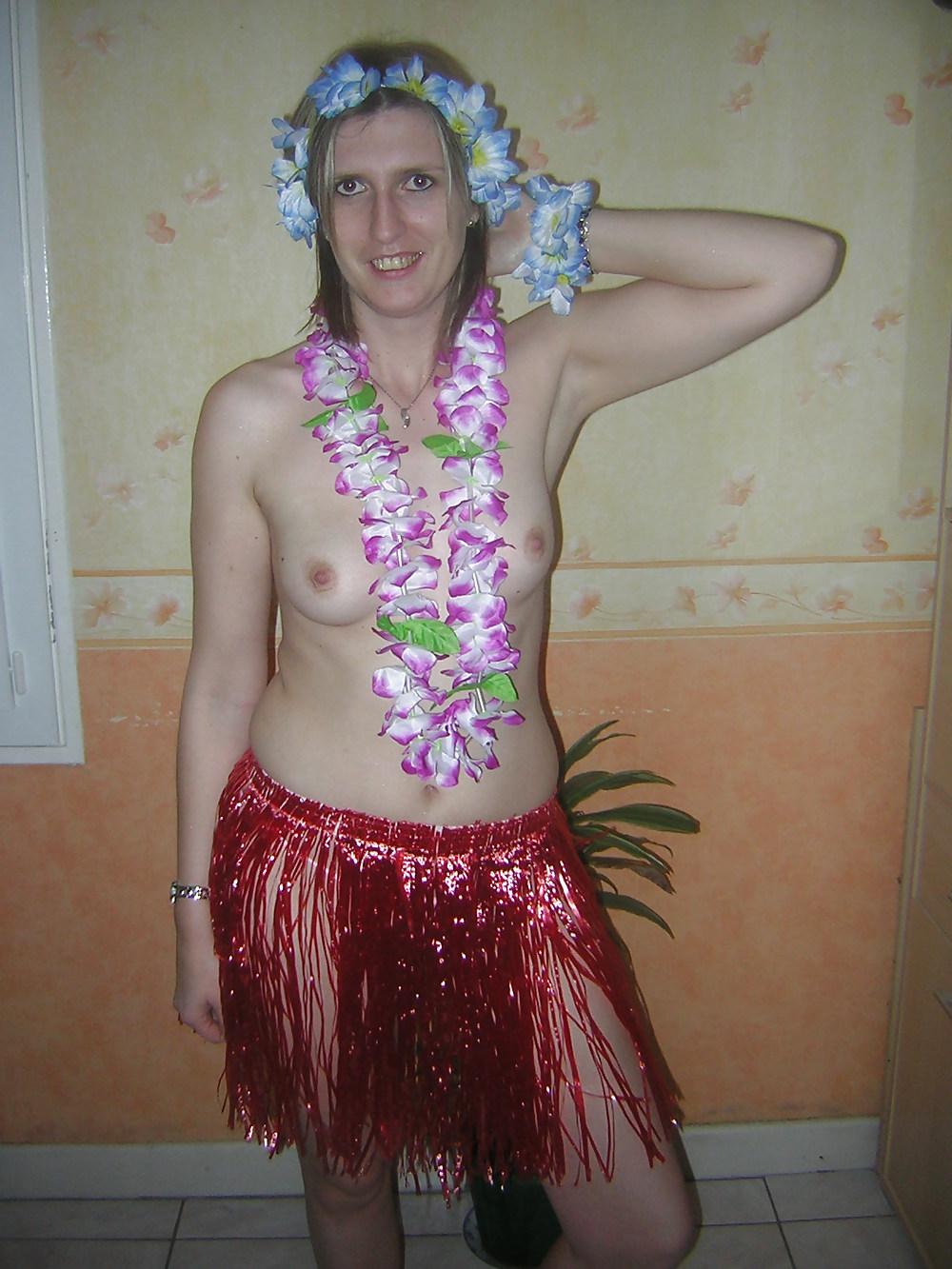 25P French amateur sexy Hawaiian strip
