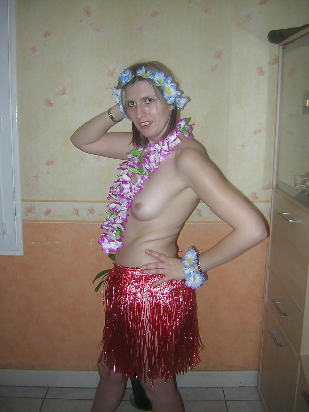 25P French amateur sexy Hawaiian strip