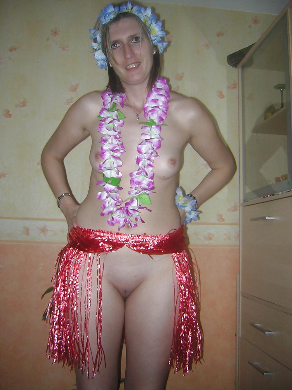 25P French amateur sexy Hawaiian strip