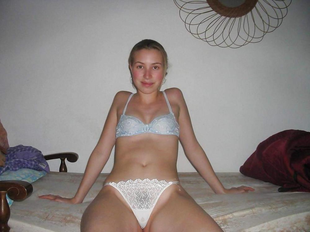 8P DIRTY PANTIES upskirt - Frauen tragen dreckige Slips
