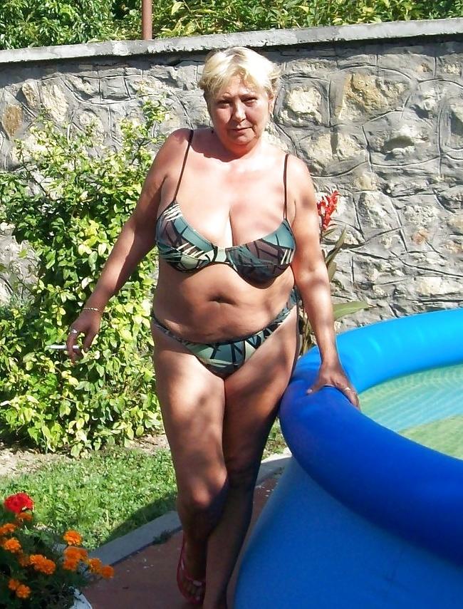25P Grannies in Swimwear 2