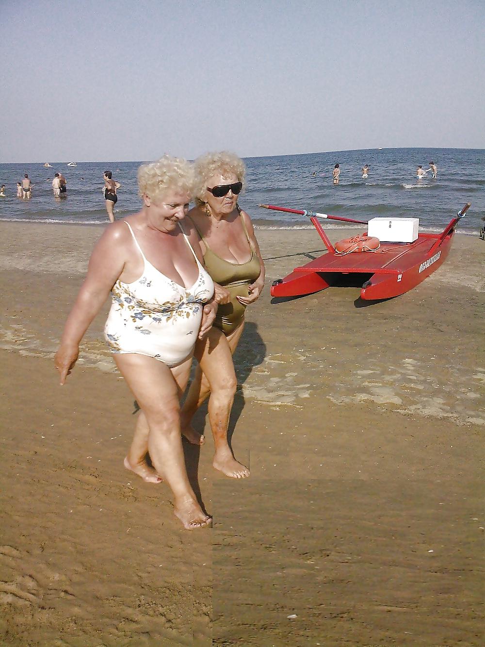 25P Grannies in Swimwear 2
