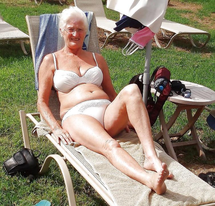 25P Grannies in Swimwear 2