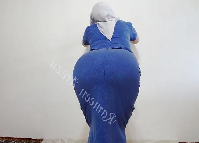 4P Arezu and her BIG ass in blue skirt