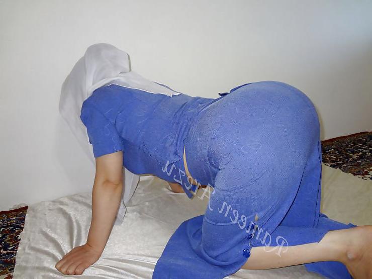 4P Arezu and her BIG ass in blue skirt