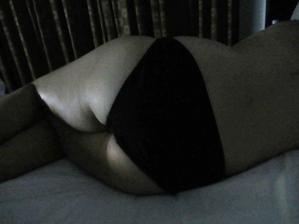 25P Sneaky shots of Michelle's sexy hour glass body