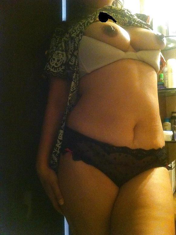 10P Pakistani gf stripteases in traditional outfit