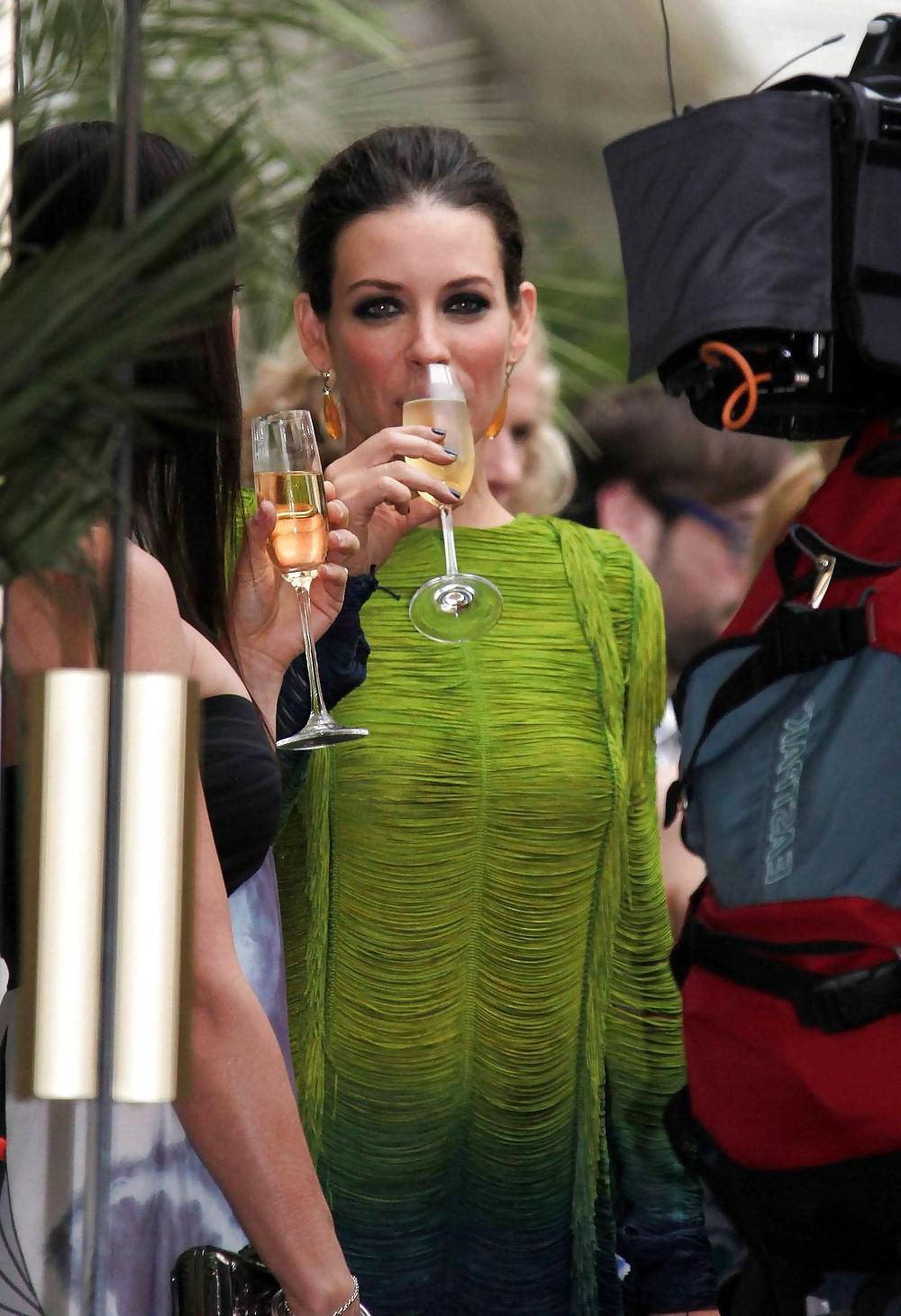 25P Evangeline Lilly HOT in SEXY GREE-BLUE