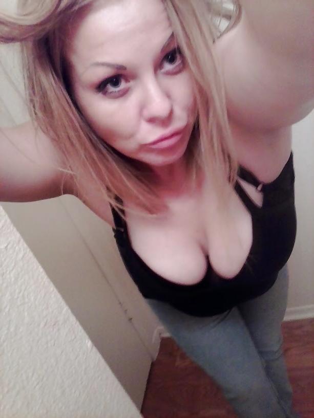 25P Dirty blonde milf