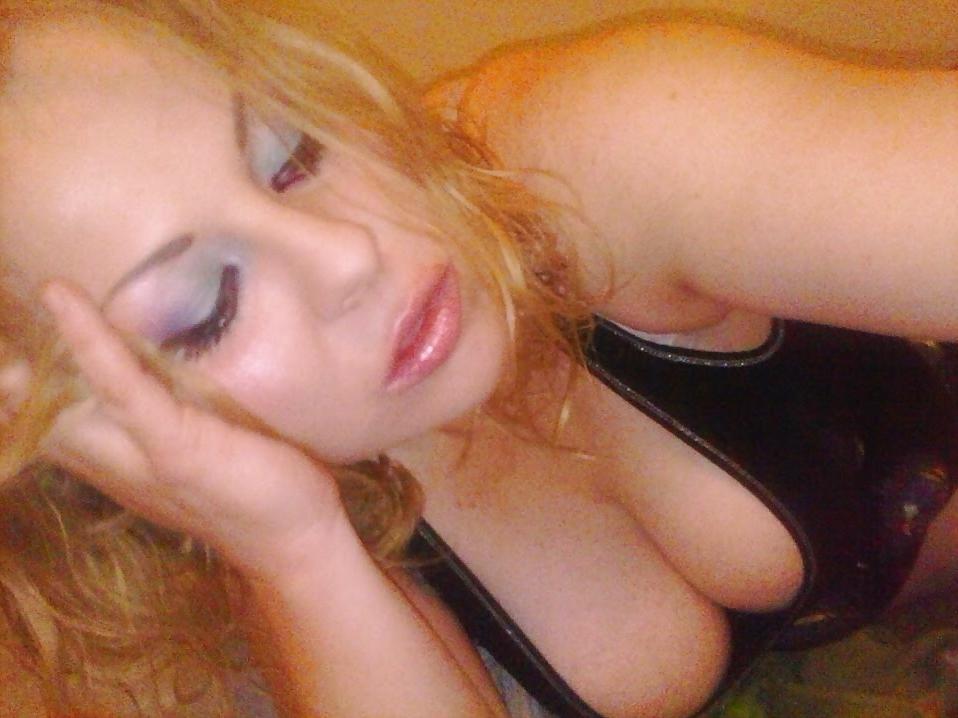 25P Dirty blonde milf