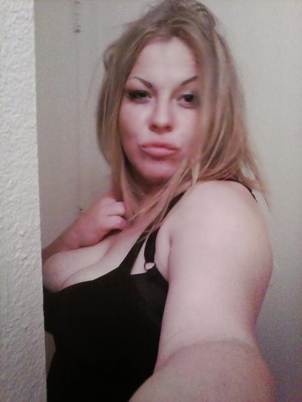 25P Dirty blonde milf