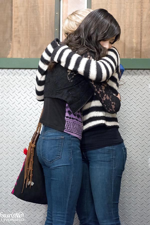 21P Miranda Cosgrove has a Penis