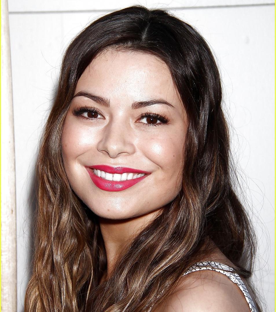 21P Miranda Cosgrove has a Penis