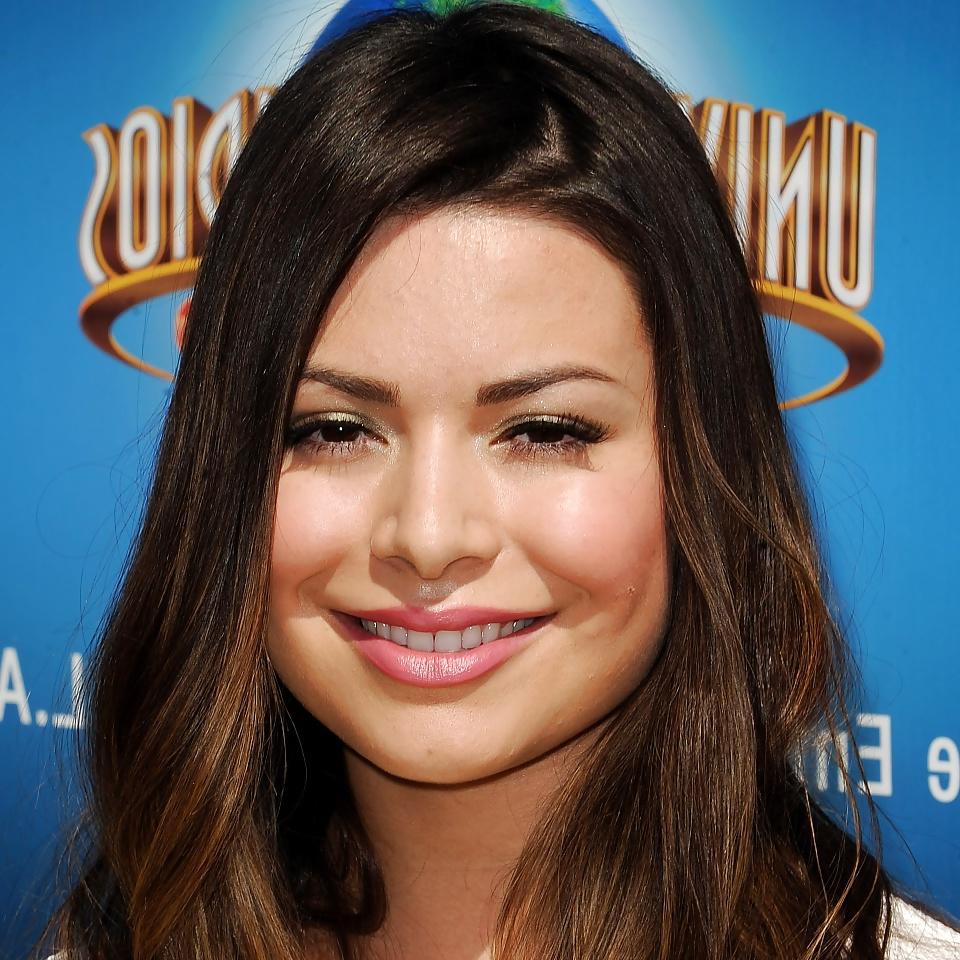 21P Miranda Cosgrove has a Penis