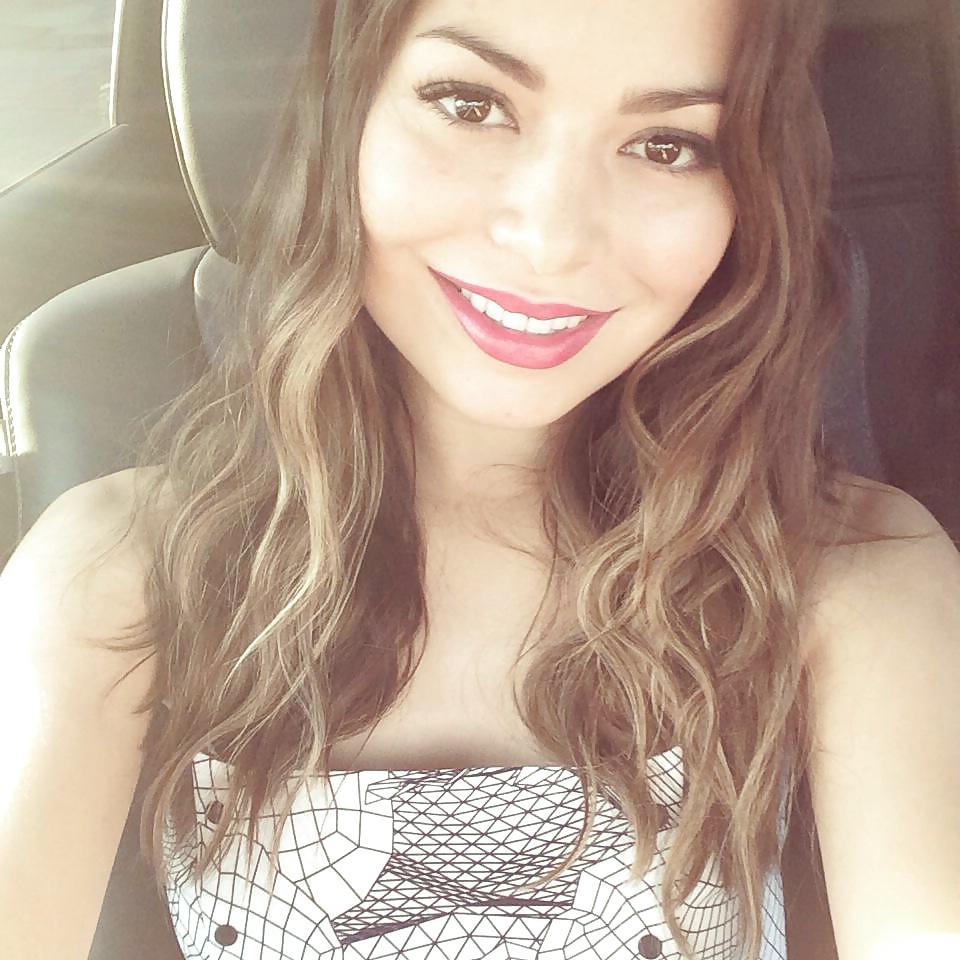 21P Miranda Cosgrove has a Penis