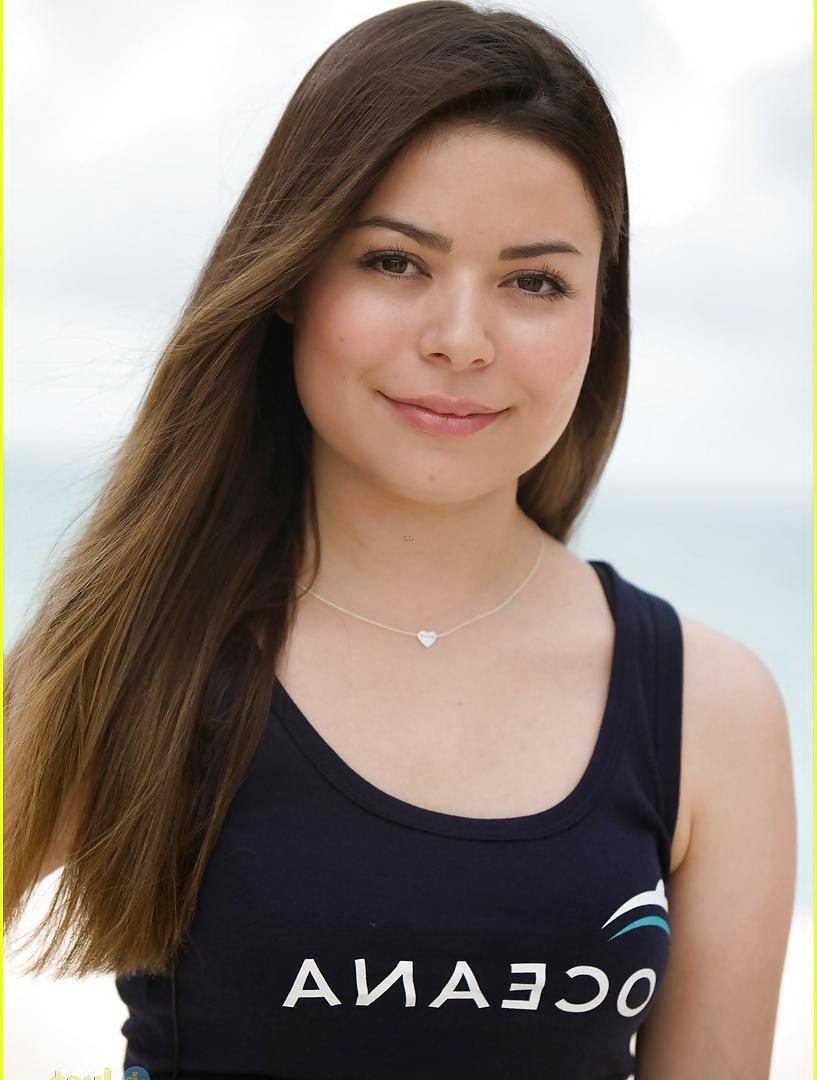 21P Miranda Cosgrove has a Penis