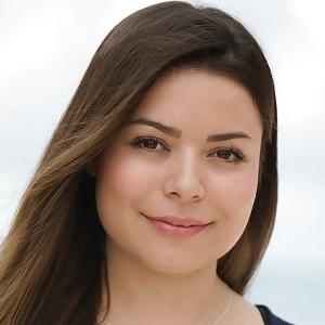 21P Miranda Cosgrove has a Penis