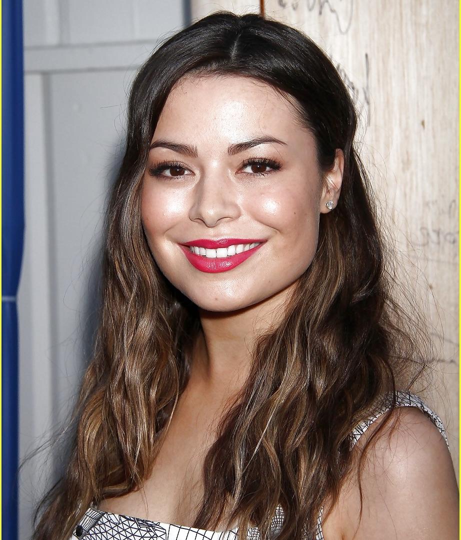21P Miranda Cosgrove has a Penis