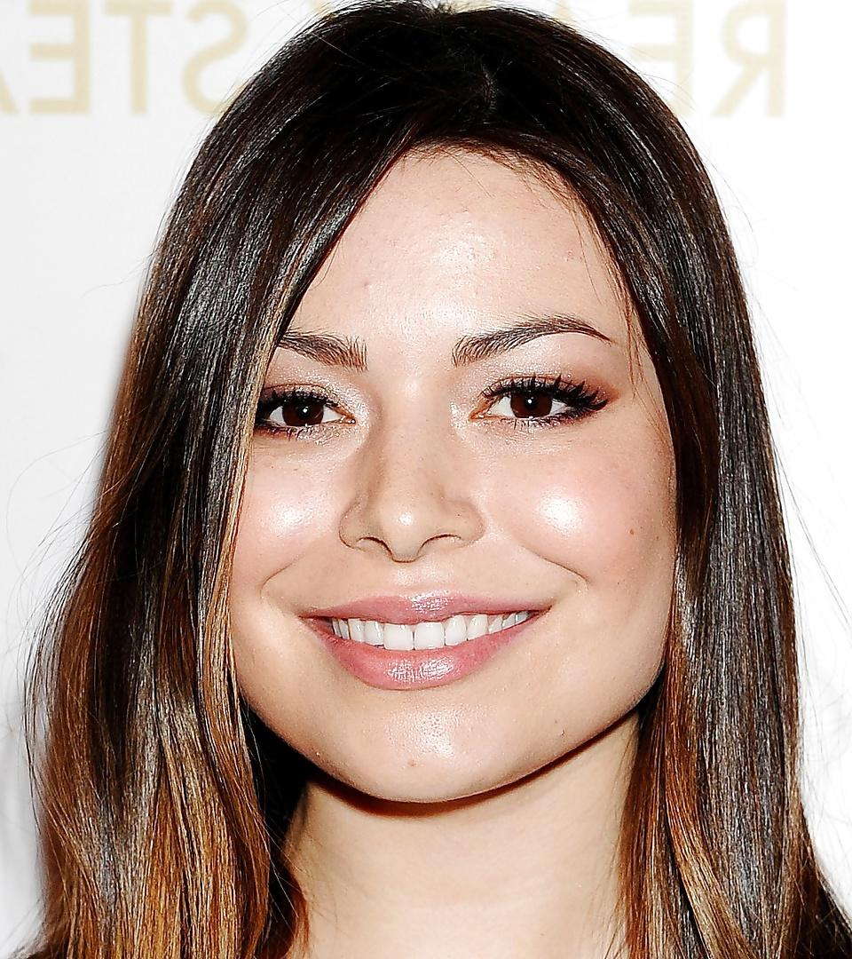 21P Miranda Cosgrove has a Penis