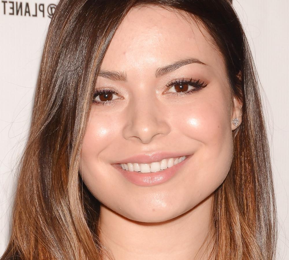 21P Miranda Cosgrove has a Penis