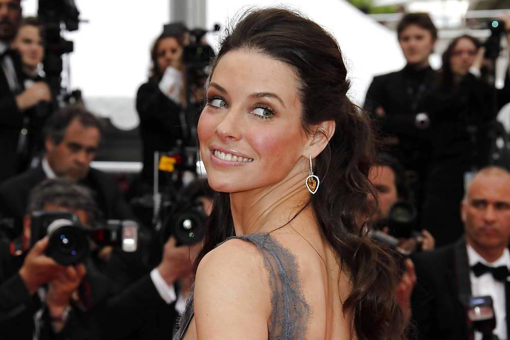 25P Evangeline Lilly HOT in gray evening dress
