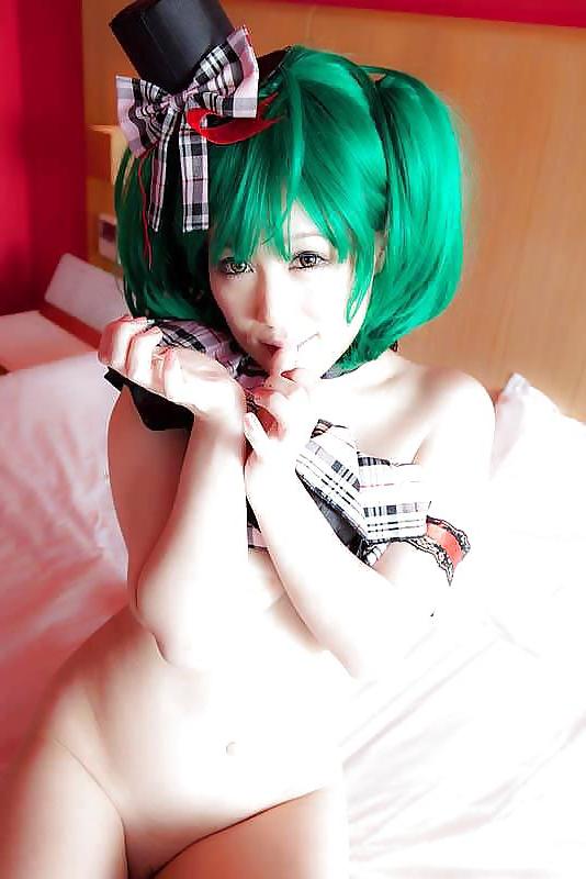 16P Costume 1