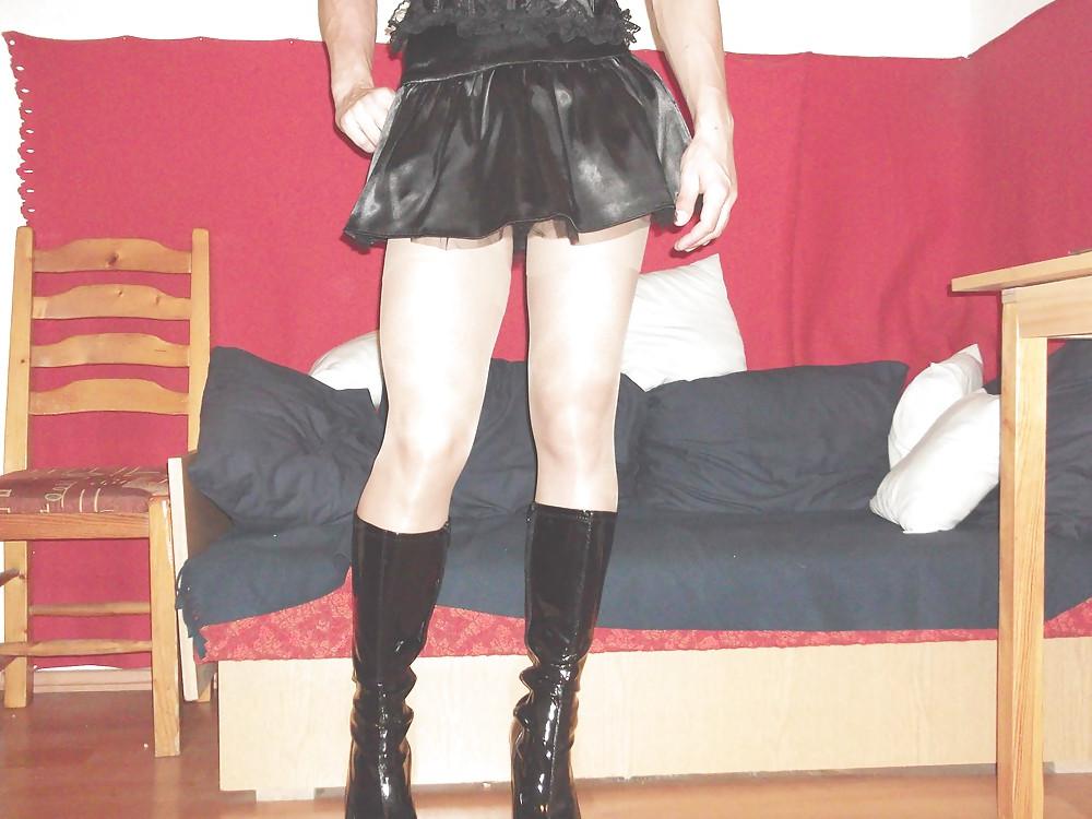 10P Black satin mini skirt and black satin corset