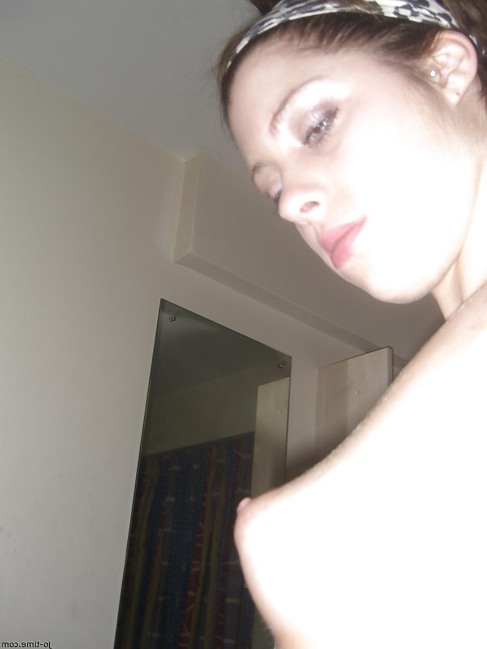 22P Her Homemade Pics : Blue Eyes, Wet Pussy